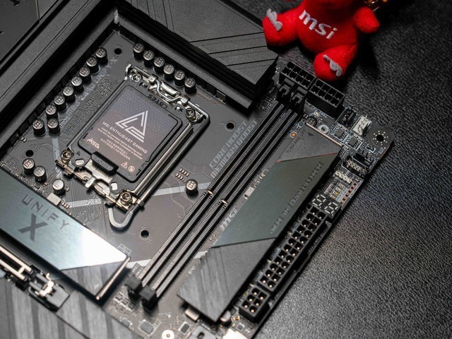 暗影王者终回归，微星MEG Z890 UNIFY-X主板晒单