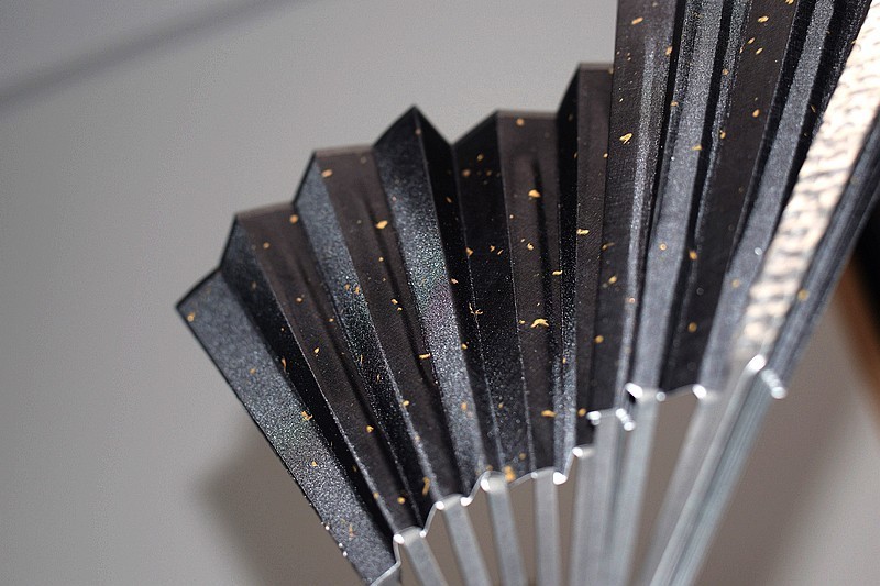 工匠精神.铮铮钛骨 费戈陨石坑马牙钛扇