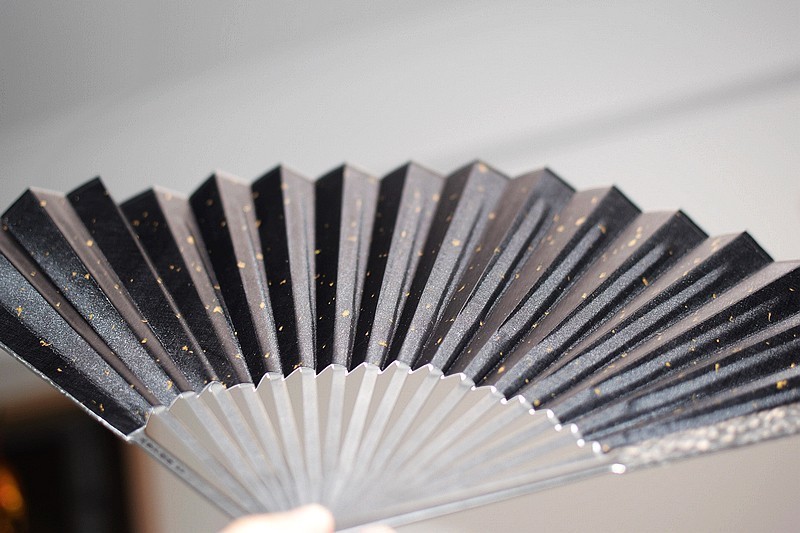 工匠精神.铮铮钛骨 费戈陨石坑马牙钛扇