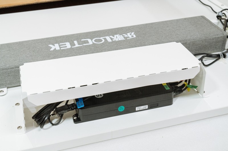 跳脱传统书桌，坐站交替的理想拍档：乐歌智能电动升降桌iE3