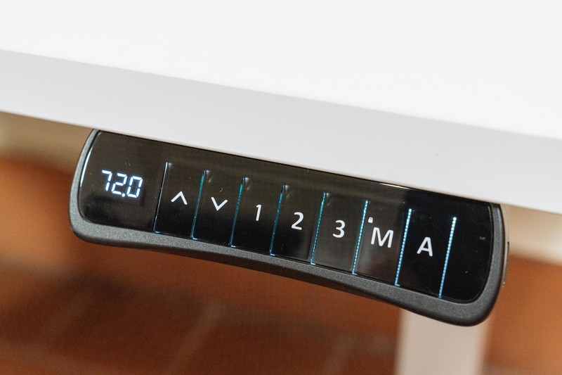 跳脱传统书桌，坐站交替的理想拍档：乐歌智能电动升降桌iE3