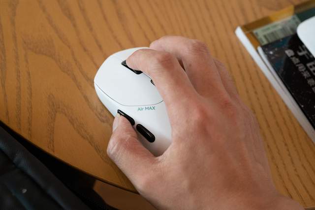 中小手玩家的游戏伙伴，8K回报超长续航，雷柏VT1 Air Max鼠标体验