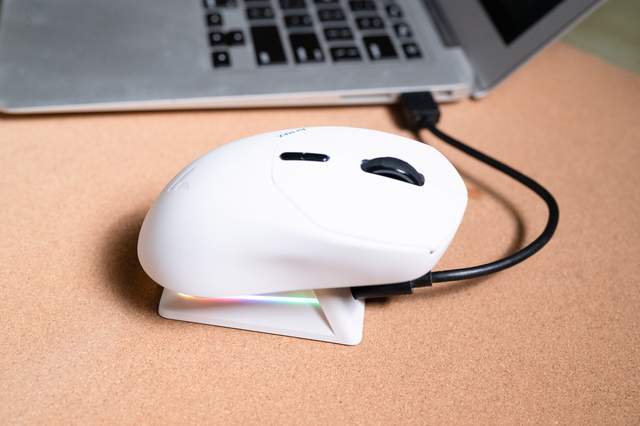 中小手玩家的游戏伙伴，8K回报超长续航，雷柏VT1 Air Max鼠标体验