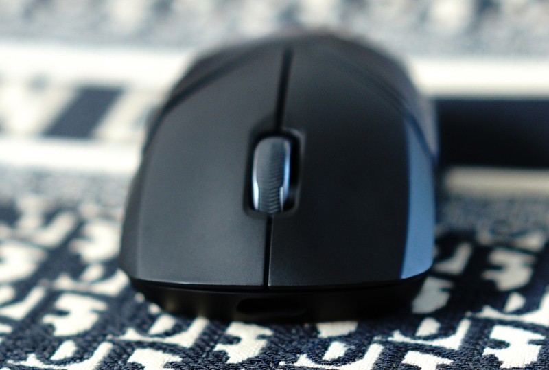 4KHz高回报率，0.25ms极速响应，国产卷王雷柏V2M接收qi体验