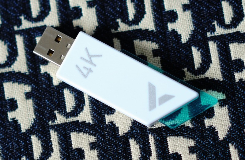 4KHz高回报率，0.25ms极速响应，国产卷王雷柏V2M接收qi体验