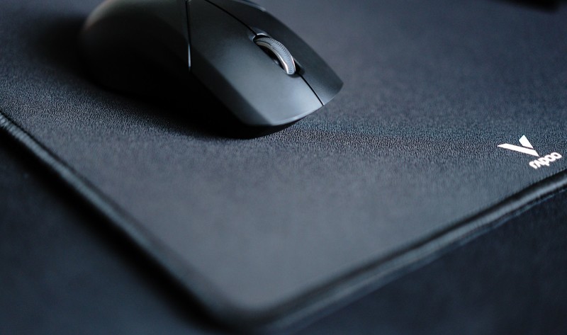 4KHz高回报率，0.25ms极速响应，国产卷王雷柏V2M接收qi体验