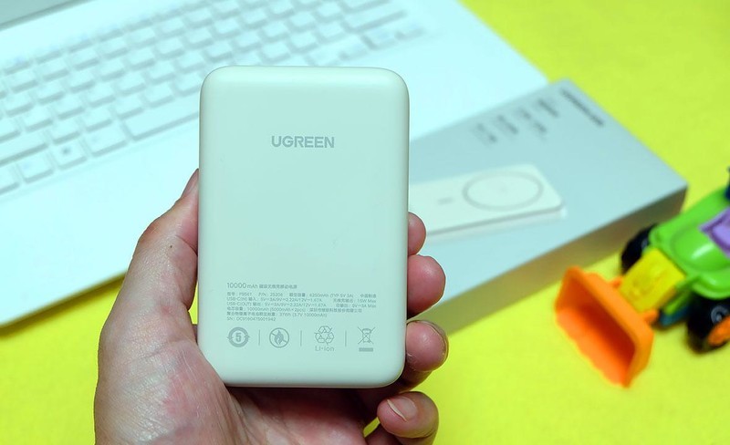 旅途无电怎么解？绿联无线充电宝-苹果手机用户的福音