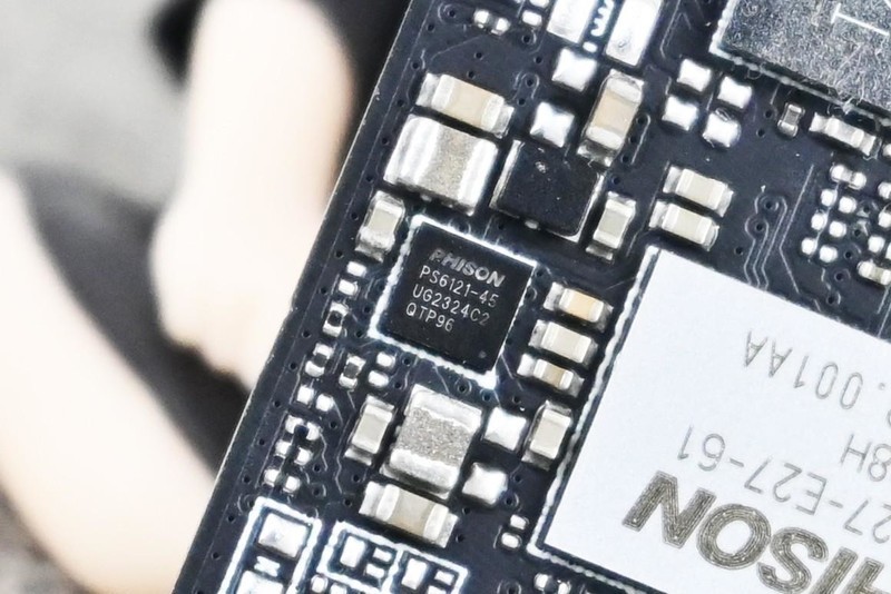 影驰星曜20周年纪念版2TB固态硬盘开箱试玩：全速E27方案