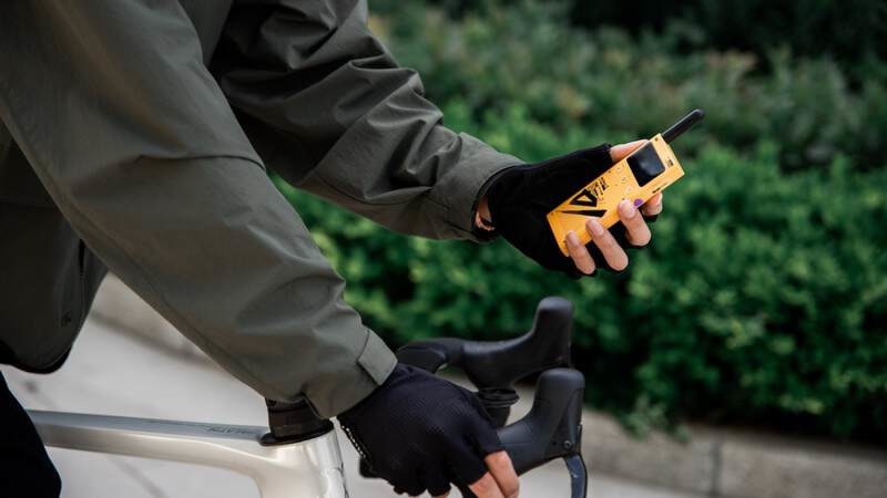 无网通话超长待机 极蜂轻薄户外对讲机