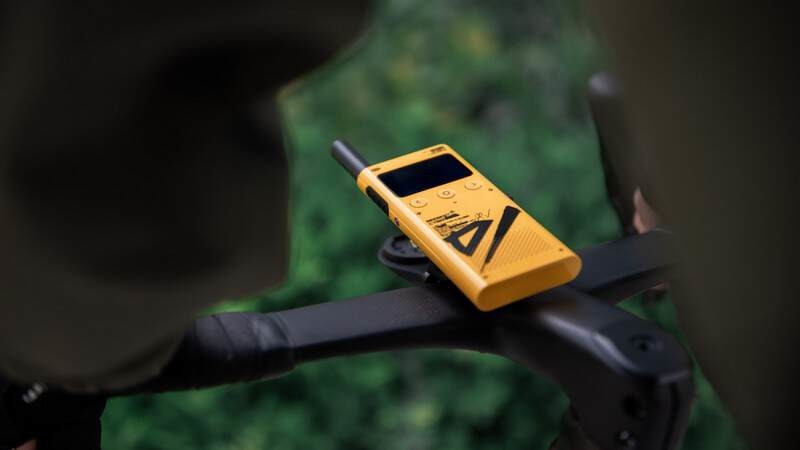 无网通话超长待机 极蜂轻薄户外对讲机