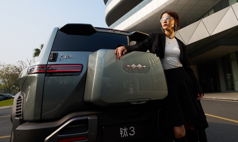 潮改SUV登场！方程豹钛3携智能四驱+无人机系统开启13.98万预售