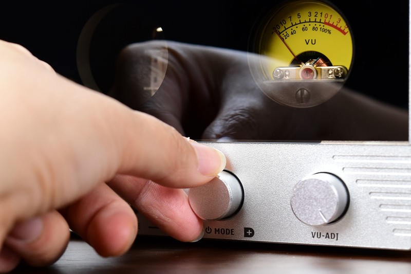 最懂年轻人的功放：解码、胆前级、耳放合体！声优创x10上手