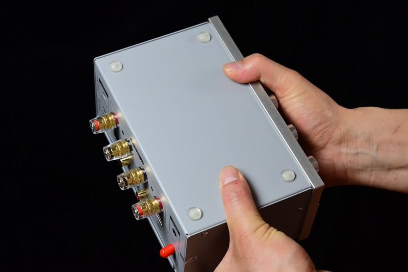 最懂年轻人的功放：解码、胆前级、耳放合体！声优创x10上手