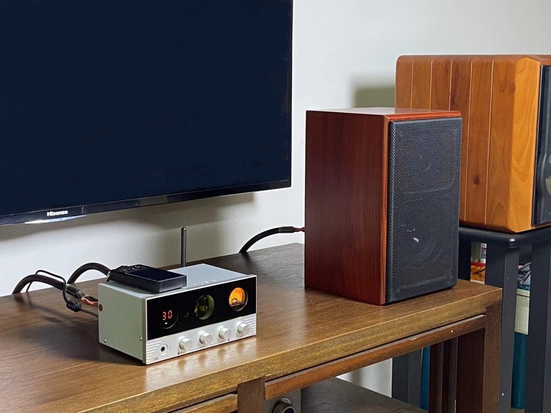 最懂年轻人的功放：解码、胆前级、耳放合体！声优创x10上手