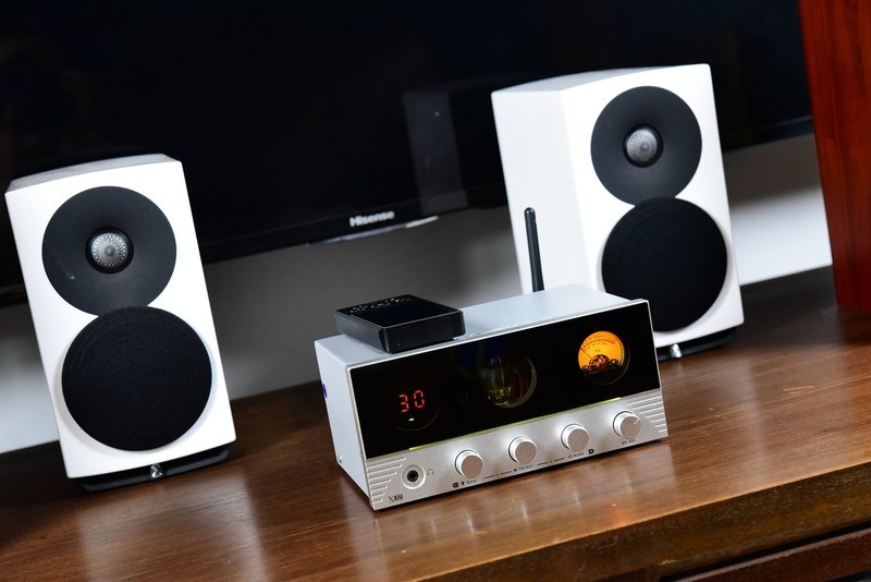 最懂年轻人的功放：解码、胆前级、耳放合体！声优创x10上手