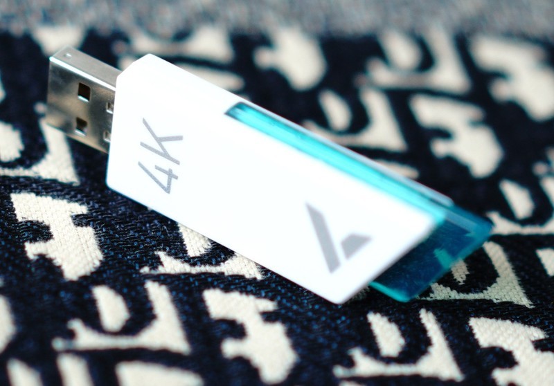 4KHz高回报率，0.25ms极速响应，国产卷王雷柏V2M接收qi体验