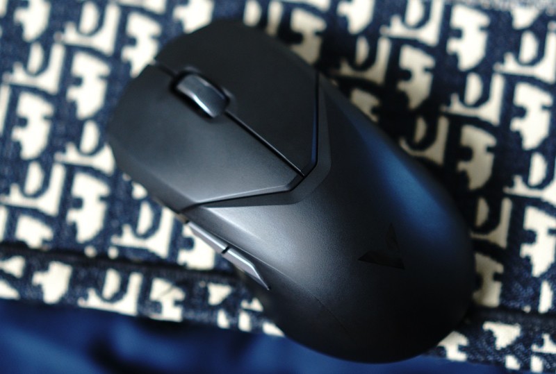 4KHz高回报率，0.25ms极速响应，国产卷王雷柏V2M接收qi体验