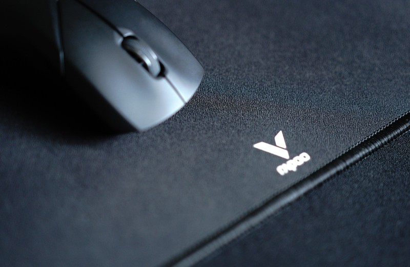 4KHz高回报率，0.25ms极速响应，国产卷王雷柏V2M接收qi体验