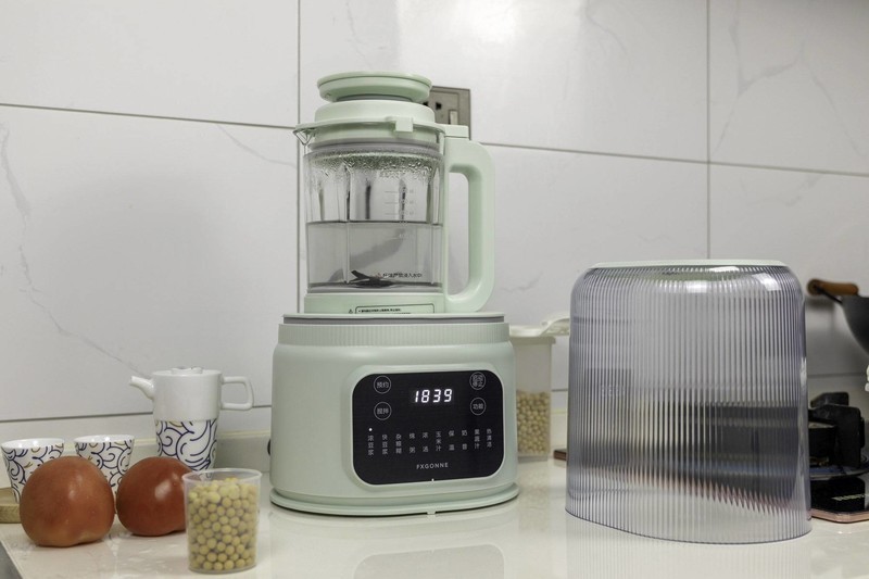 女朋友点名要的破壁机，安全无毒专业老牌的宫菱轻音高速破壁机真的好用吗？