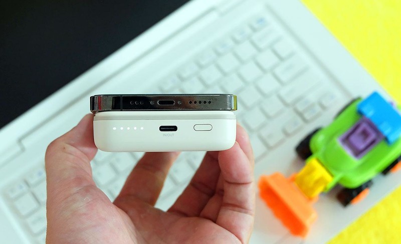 旅途无电怎么解？绿联无线充电宝-苹果手机用户的福音