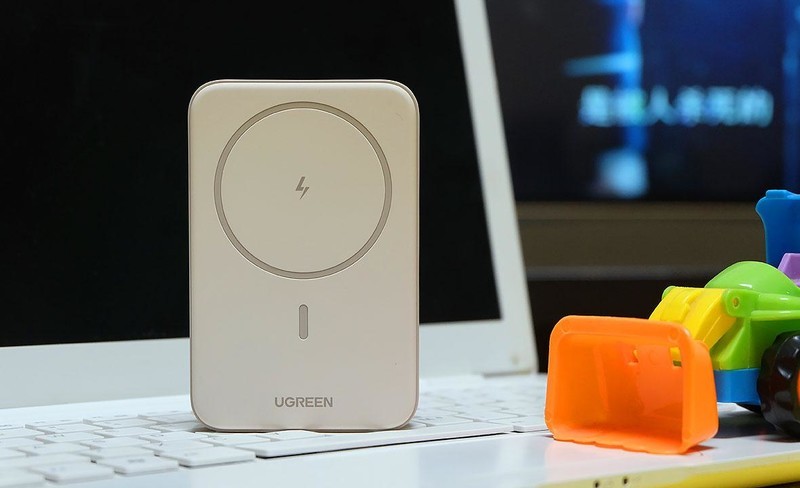 旅途无电怎么解？绿联无线充电宝-苹果手机用户的福音