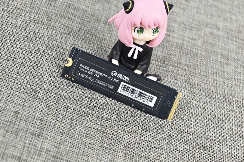 影驰星曜20周年纪念版2TB固态硬盘开箱试玩：全速E27方案