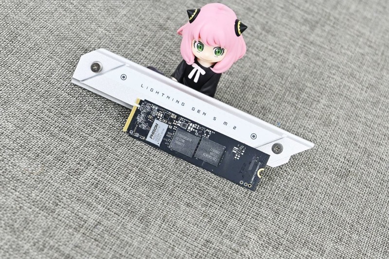 影驰星曜20周年纪念版2TB固态硬盘开箱试玩：全速E27方案