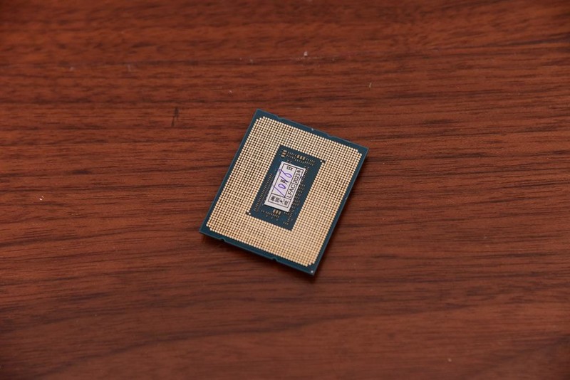 预算有限！打游戏选哪个？9600X PK 14600KF实战测试！