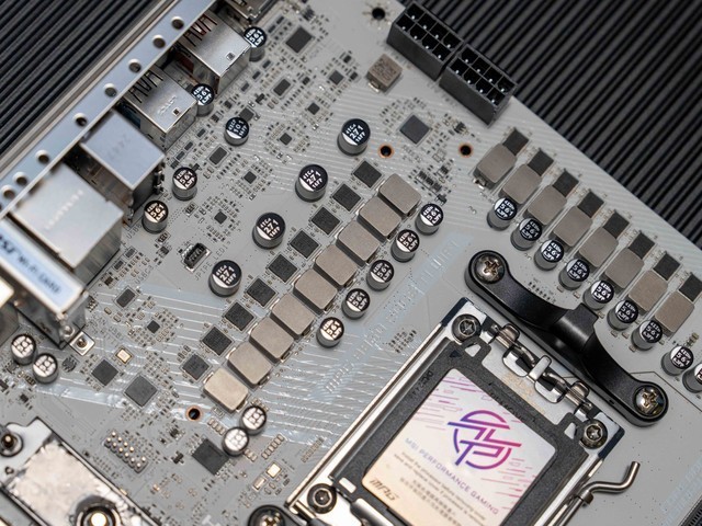 更帅气的中高端标杆，微星MPG B850 EDGE TI WIFI刀锋钛主板开箱