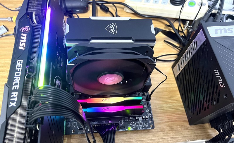 菜鸟也能轻松搞定锐龙7700X全核5.2G，百元四热管风冷意外称王