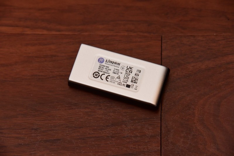 #外设# 移动SSD速度天花板！金士顿XS2000读写2000MB/S