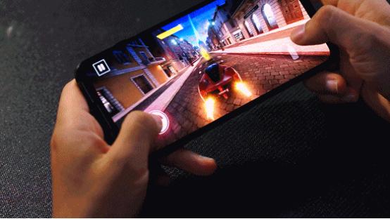 和「腾讯游戏」合作外加上5G网络，黑鲨3的花样式玩法让人很满意