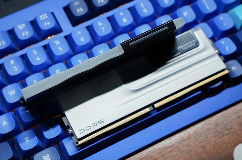 买6400频率内存白嫖变上8000 光威神武DDR5内存超频体验