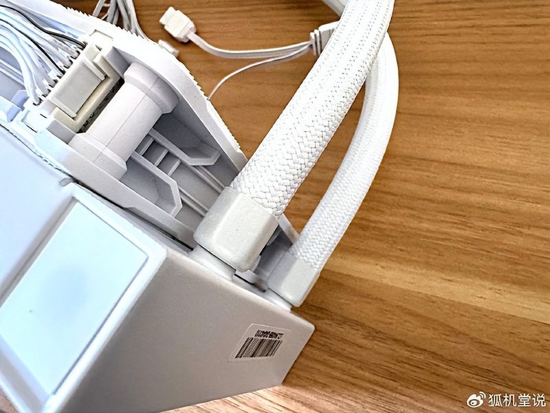 个头高颜值高散热好，恩杰NZXT H7 FLOW 机箱装机体验来了