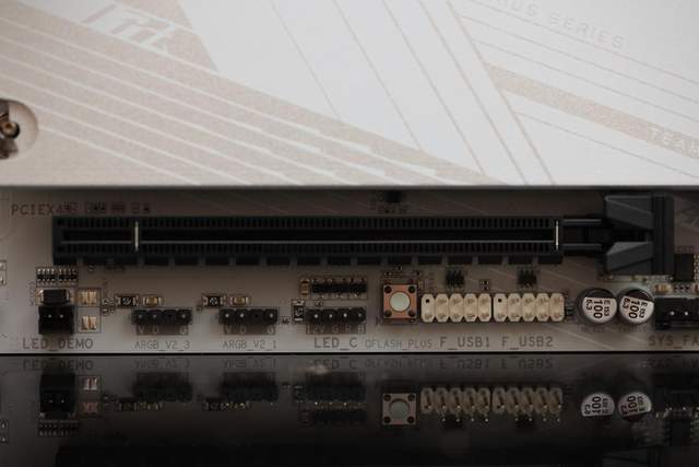 不仅是白色海景房还有强劲性能，技嘉B760M冰雕+14700KF装机体验