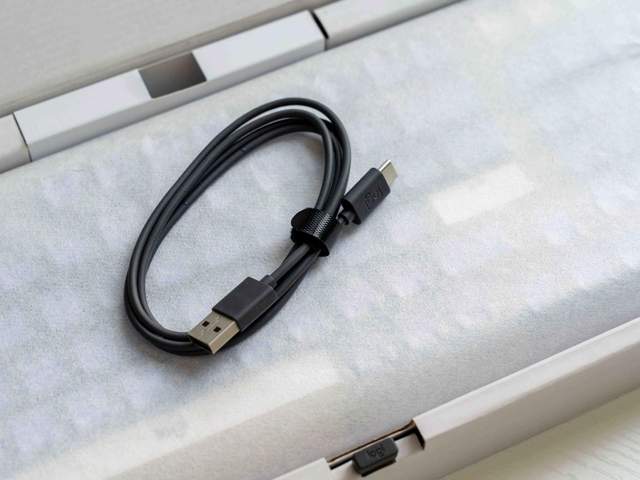 年轻人的第一把AI 客制化键盘，罗技琥珀系列K98M首发体验分享