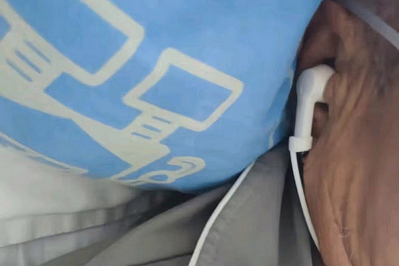 老人听力下降怎么办？助听器有用么？町石助听器属于什么档次？