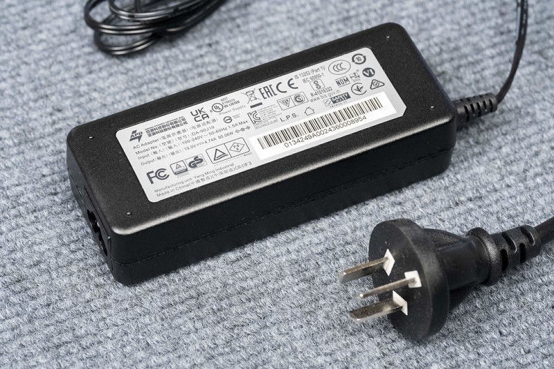 一键切换160Hz和320Hz，MAG 321CUPDF黑刃电竞显示器使用体验