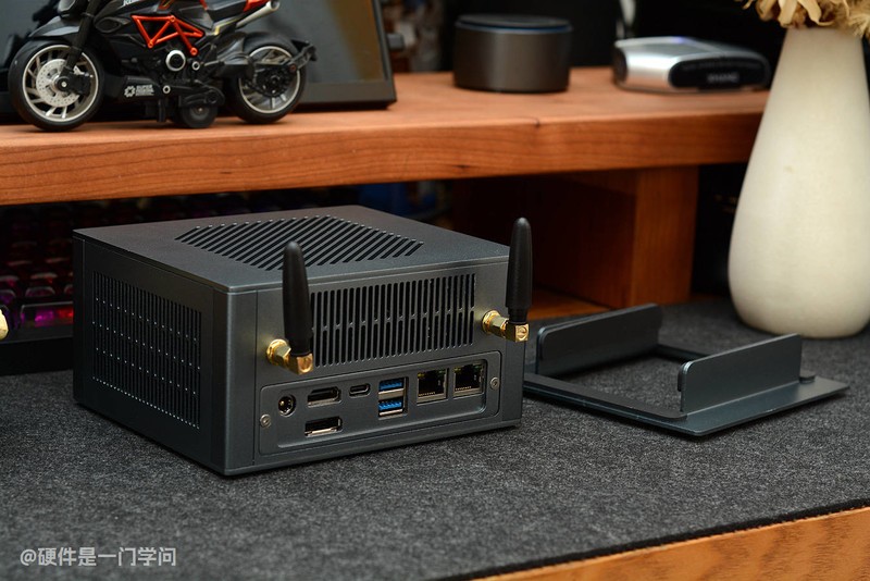 顶级散热、外置天线、32+1T、2399元，极夜T8130M迷你主机分享