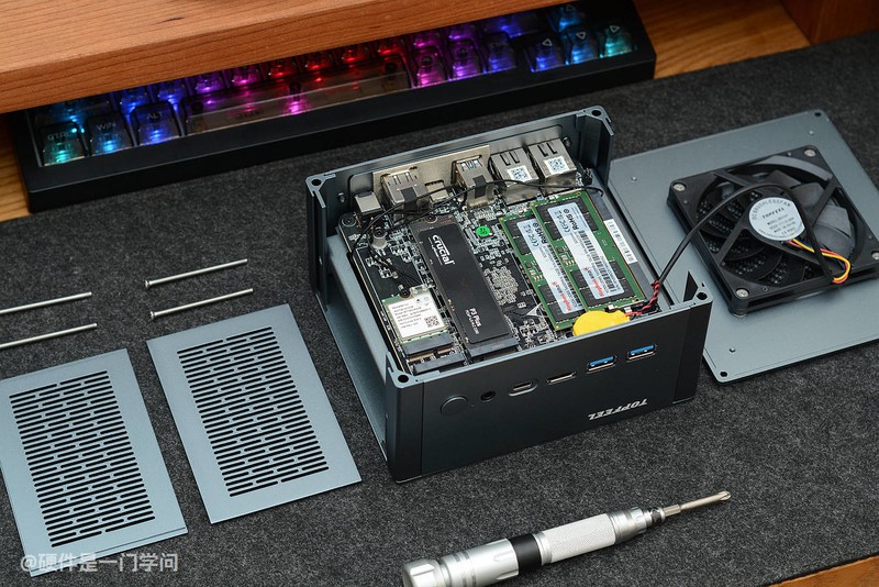 顶级散热、外置天线、32+1T、2399元，极夜T8130M迷你主机分享