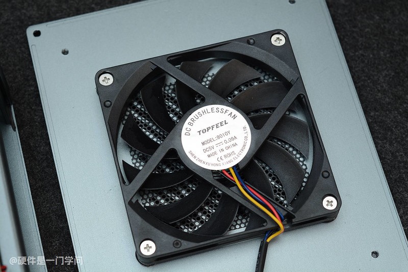 顶级散热、外置天线、32+1T、2399元，极夜T8130M迷你主机分享