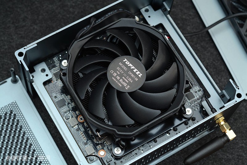 顶级散热、外置天线、32+1T、2399元，极夜T8130M迷你主机分享