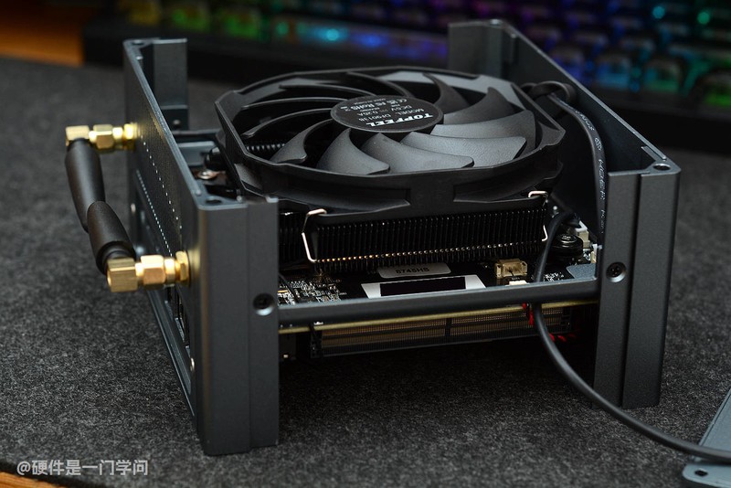 顶级散热、外置天线、32+1T、2399元，极夜T8130M迷你主机分享