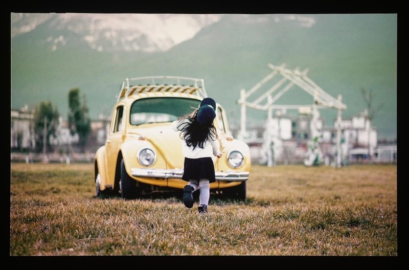 拍摄投影照片三要素：摄影师、模特、明基E592智能高清投影仪