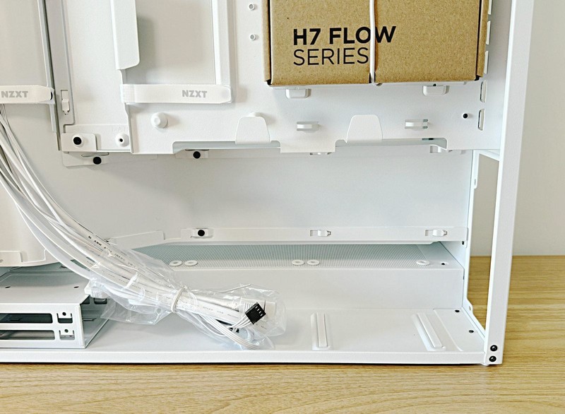 个头高颜值高散热好，恩杰NZXT H7 FLOW 机箱装机体验来了