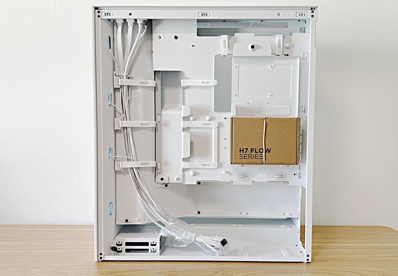 个头高颜值高散热好，恩杰NZXT H7 FLOW 机箱装机体验来了
