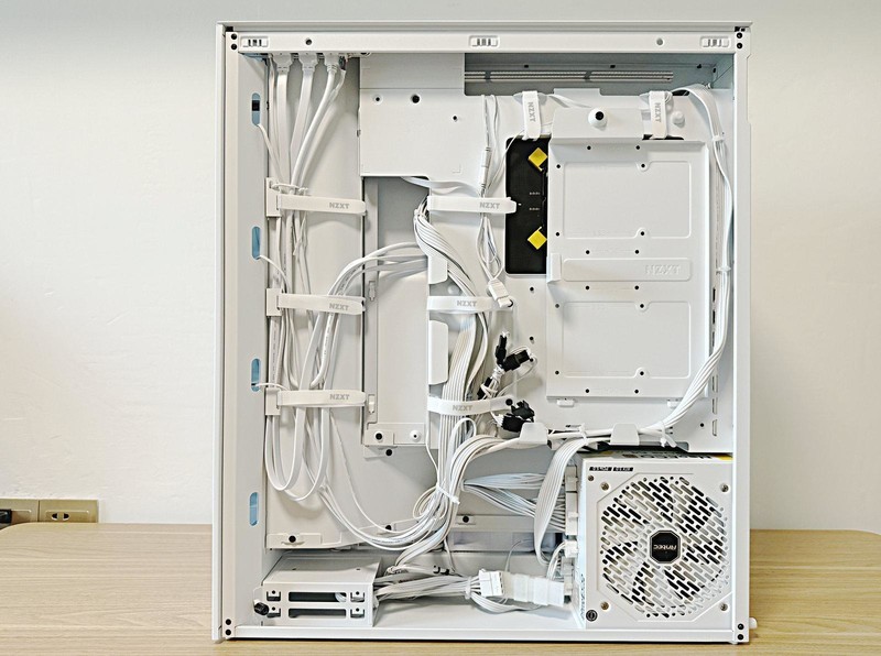 个头高颜值高散热好，恩杰NZXT H7 FLOW 机箱装机体验来了