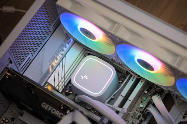 不仅是白色海景房还有强劲性能，技嘉B760M冰雕+14700KF装机体验