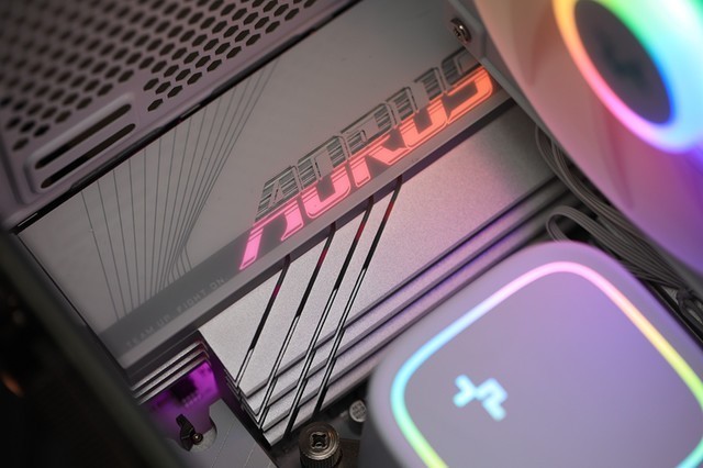 不仅是白色海景房还有强劲性能，技嘉B760M冰雕+14700KF装机体验