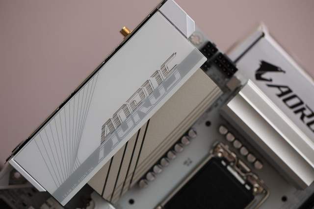 不仅是白色海景房还有强劲性能，技嘉B760M冰雕+14700KF装机体验